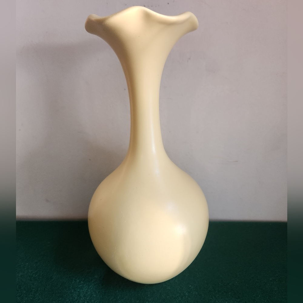 Porcelain Vase Pale Haegar Yellow Fluted Bulbous Ceramic Art